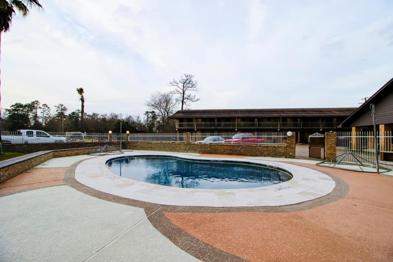Oyo Pinewood Inn & Suites Silsbee Exterior foto