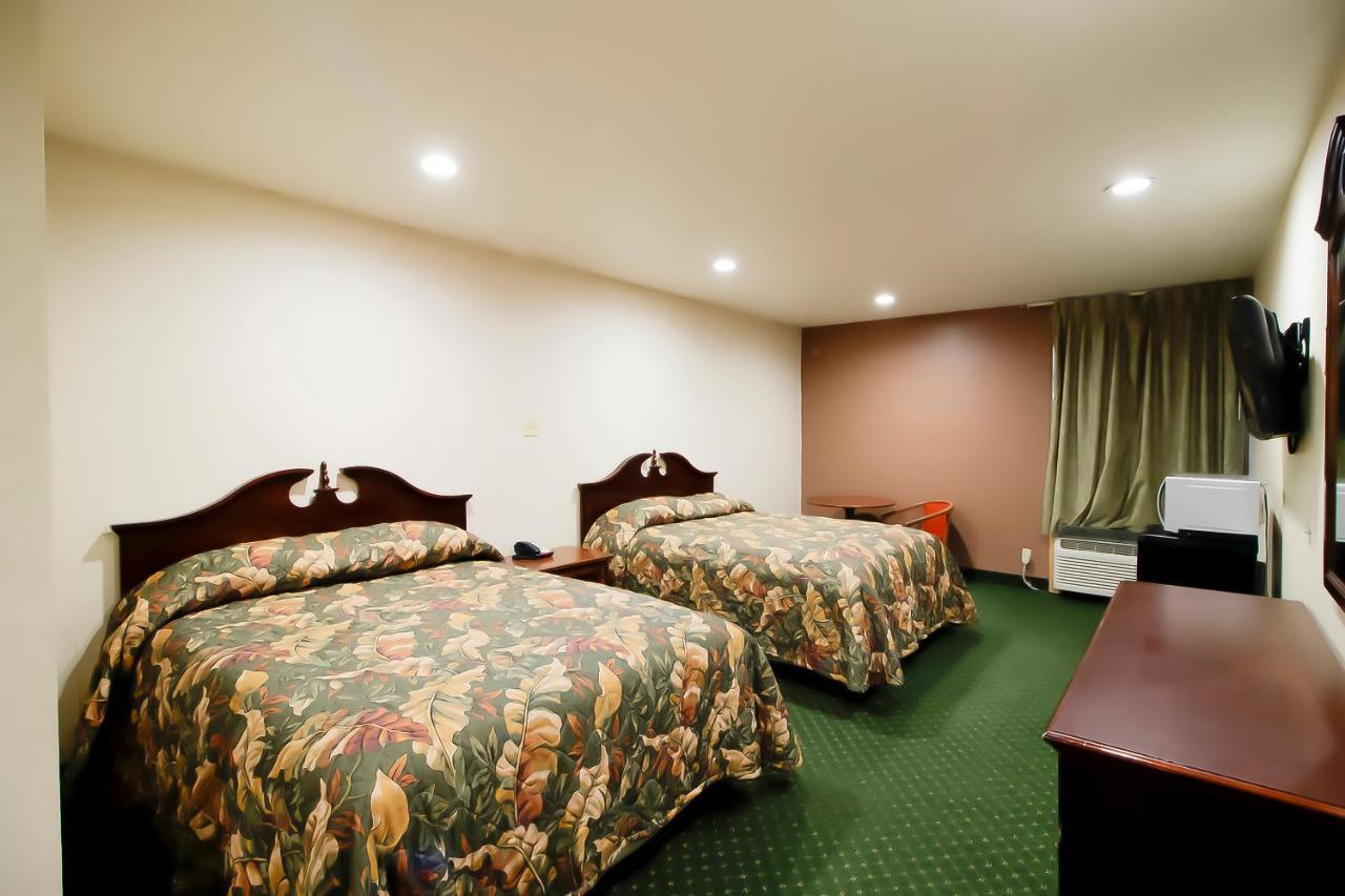 Oyo Pinewood Inn & Suites Silsbee Exterior foto