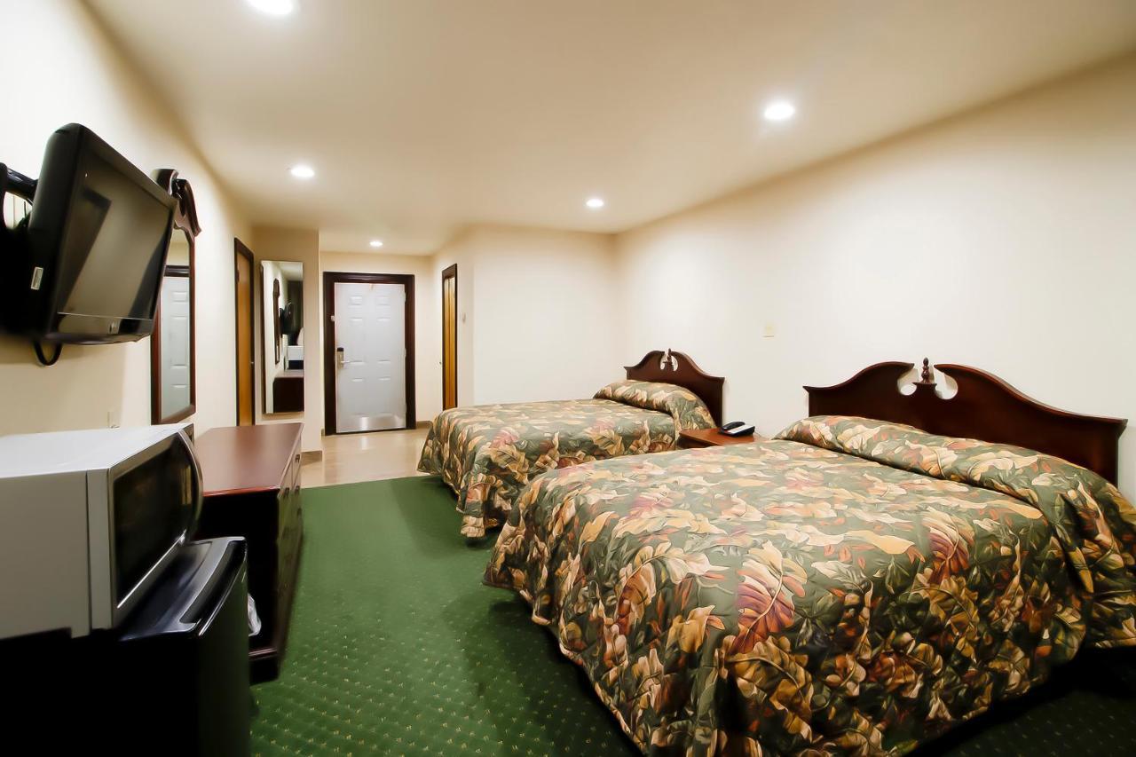 Oyo Pinewood Inn & Suites Silsbee Exterior foto
